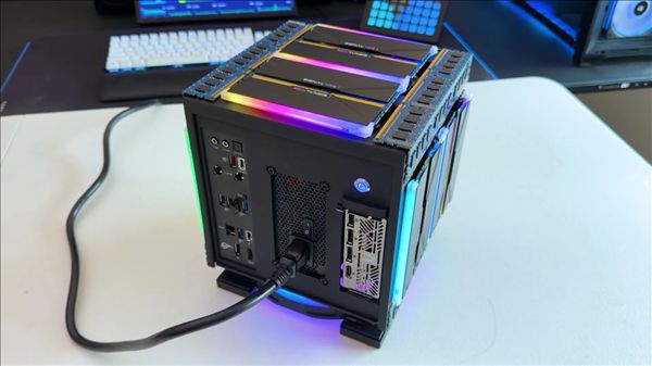 Manufacturer builds PC case with 36 RAM sticks! Giveaway directly
