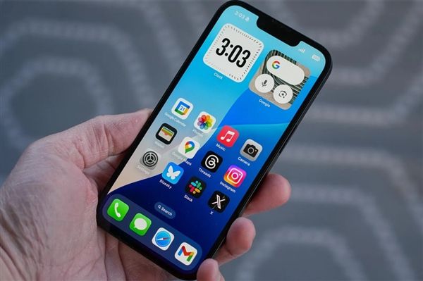 Massive sudden outage on US iPhones: SOS appears in phone status bar