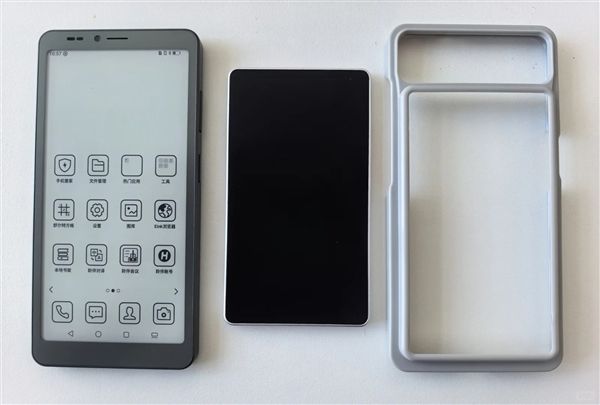 Hisense E-Ink Phone A10 Real Device Debut! Magnetic Color LCD Back Screen, One-Click Dual-Screen Switching