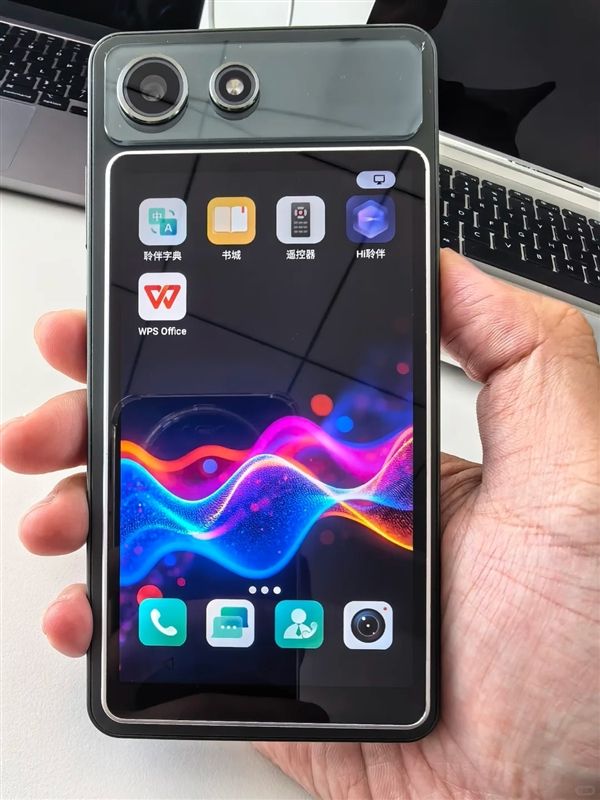 Hisense e-ink phone A10 real device debut! Magnetic color LCD back screen, one-click dual-screen switching