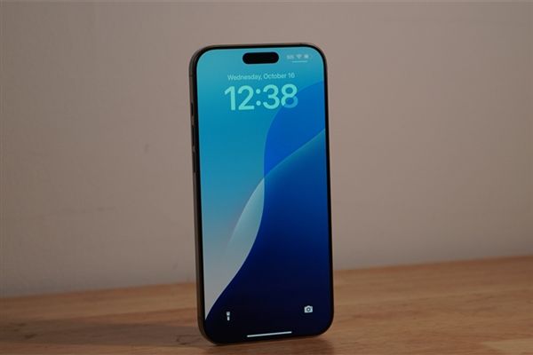 Ramping up efforts in the Chinese market! Apple has trained a "China-customized" large model, launching a dual-track AI strategy.