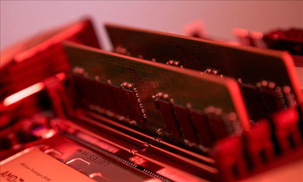 Next year will see the most severe storage shortage in history! SK Hynix reports earnings: half-year profit surges nearly 800%, average compensation per employee exceeds 680,000.