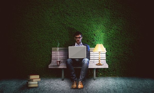 Chinese college graduates' career choices: Huawei becomes the most attractive employer for science and engineering students, while state-owned enterprises remain the top choice.