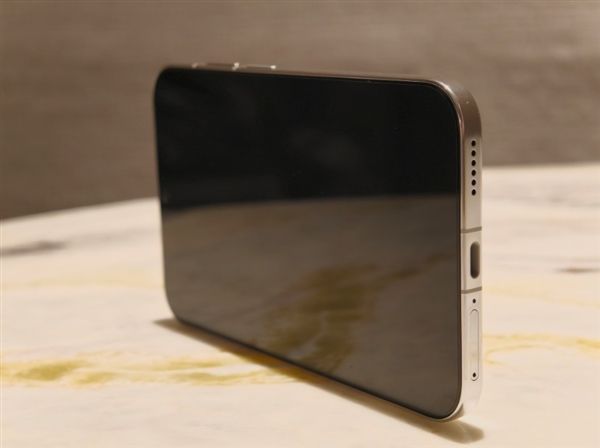 Hands-on with the Huawei Pura X View: The most disruptive bar phone yet