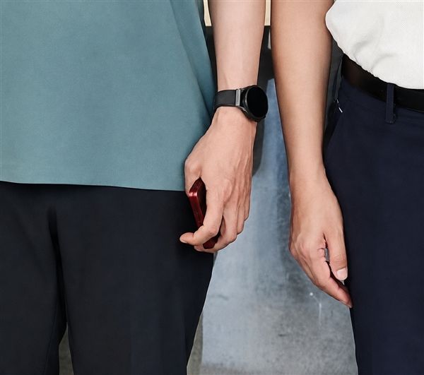Xiaomi's large foldable MIX Ultra real device leaks: wine red color scheme + Xuanjie O3, the strongest in history