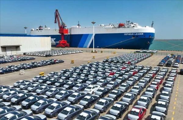 The US has doubled its auto tariffs to 50%! Canada retaliates: tariffs of up to 50% on 700 American products.