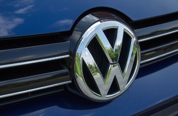 Volkswagen CEO Oliver Blume: Our manufacturing costs are 30% higher than competitors, and half of the next round of layoffs will be in Germany.