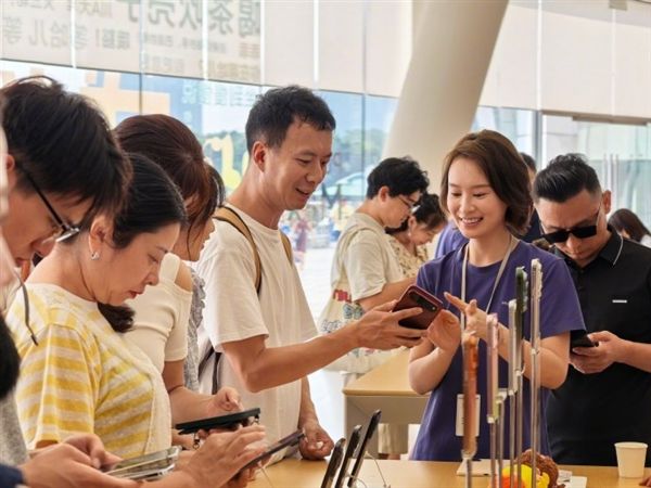 The first wide straight-screen phone is a hit before its launch! Huawei Pura X View is selling out on pre-orders: sold out on JD.com.
